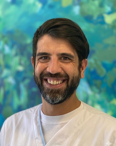 Dr. Mariano Herrero — Rehabilitación oral - Implantes Dentales - Cirugía Dental -Blanqueamiento 