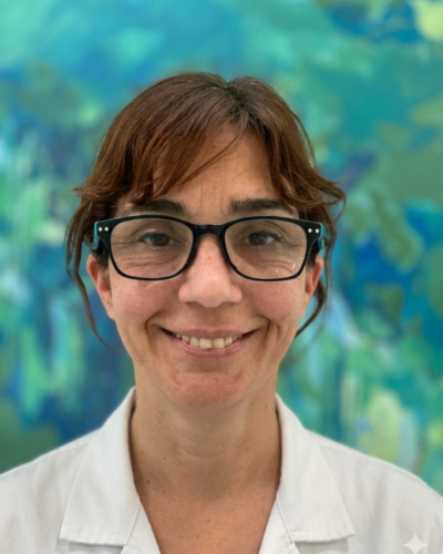 Dra. Karina Ramírez — Odontología General · Coronas-Incrustaciones-Carillas · Blanqueamiento · Implantes Dentales -Rehabilitación oral